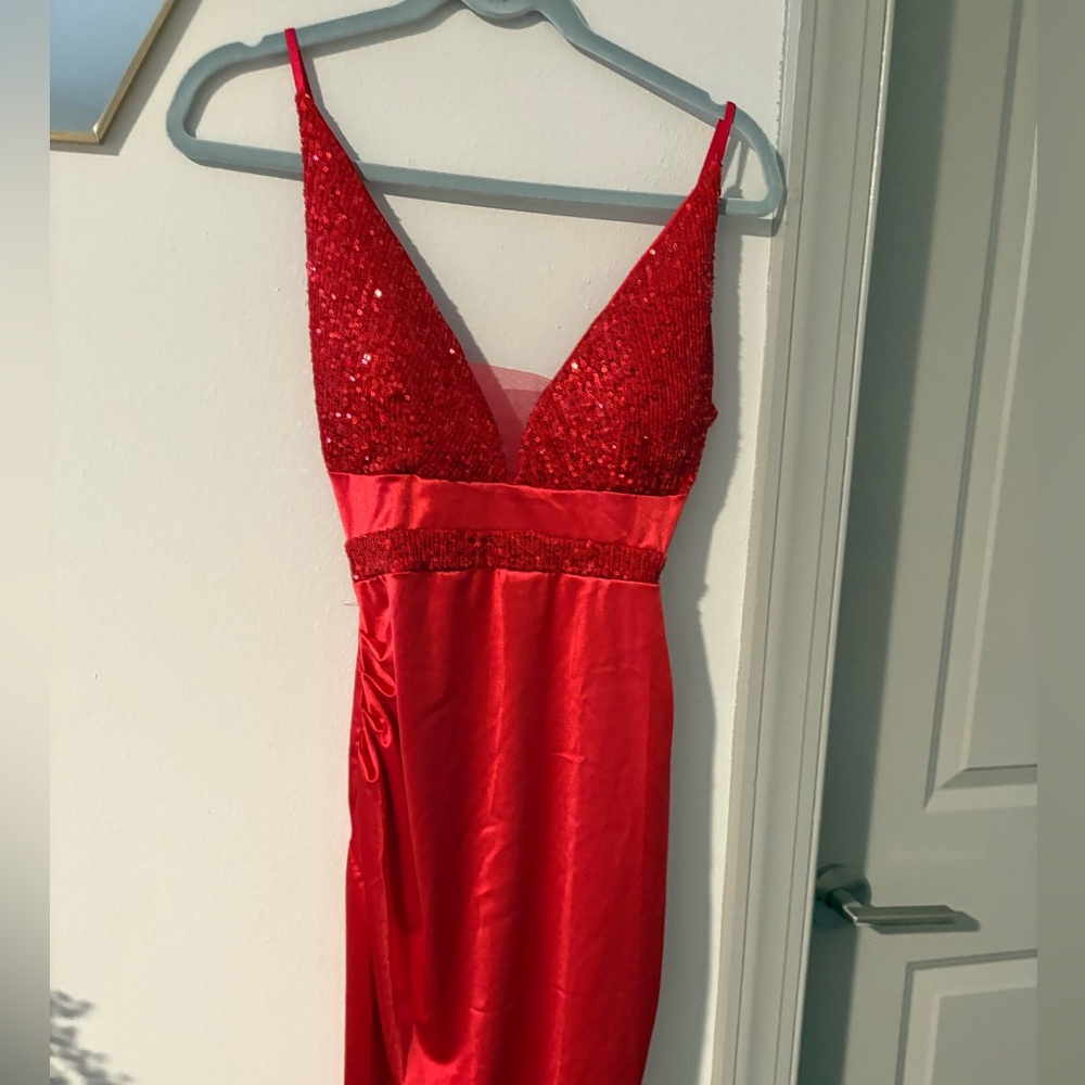 Elegant Red Sequin Evening Dress